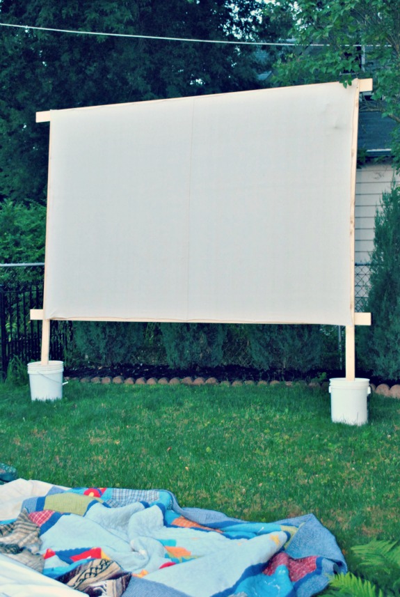 DIY-outdoor-movie-screen