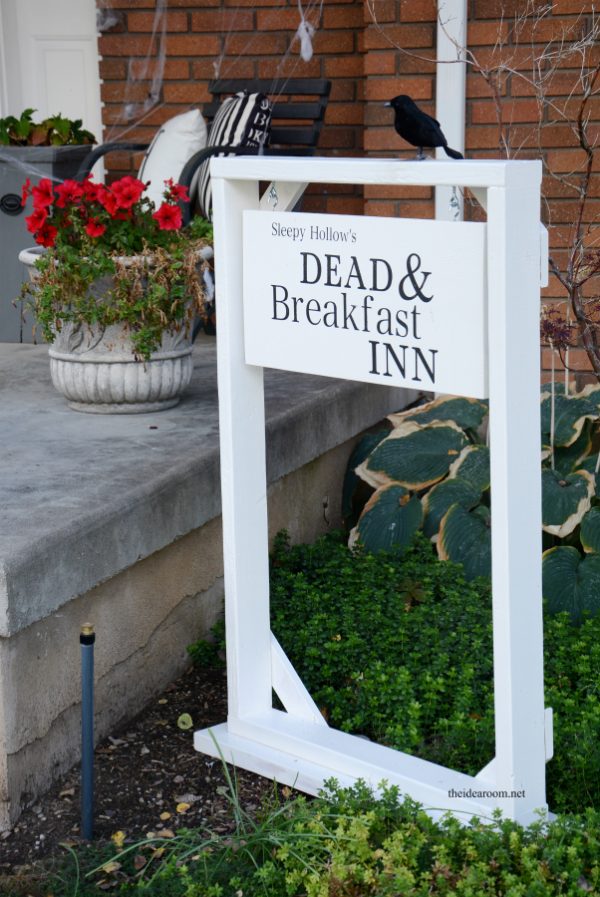 Halloween Sign: Dead &amp; Breakfast Inn - The Idea Room