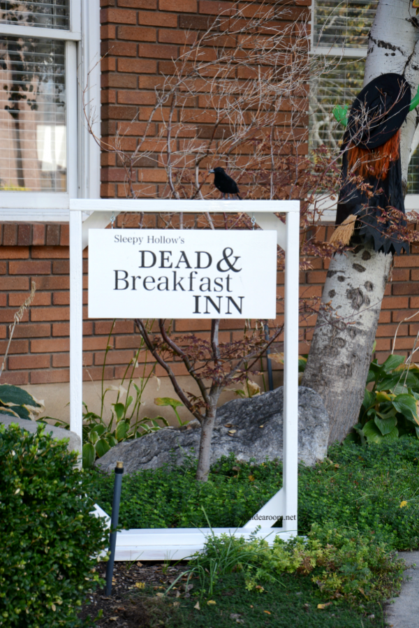 Halloween Sign: Dead &amp; Breakfast Inn - The Idea Room
