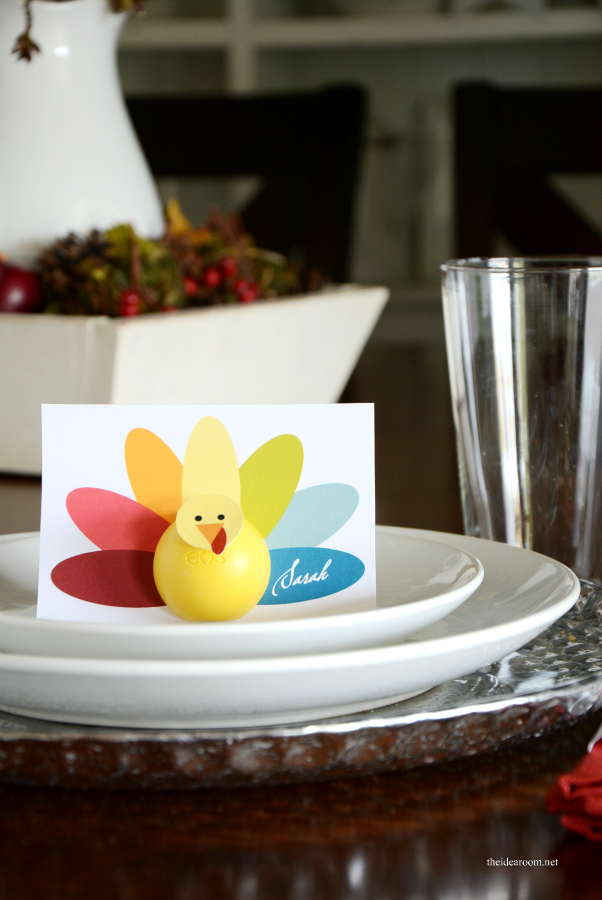 Thanksgiving | Create this fun Printable Thanksgiving Turkey to give to friends and family for a fun Thanksgiving Gift idea! FREE Printable Turkey for your eos lip balm.