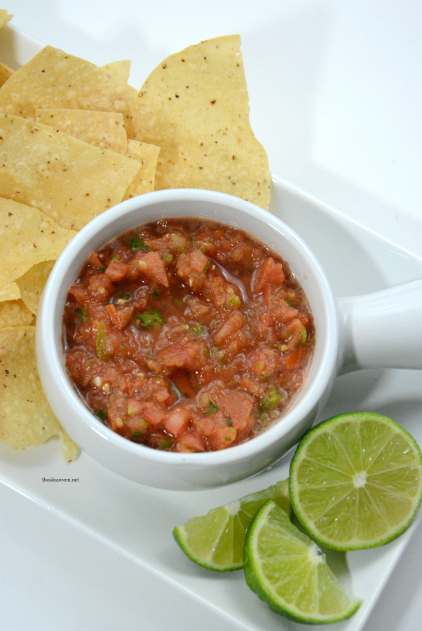 Recipes | This copycat Chili's Salsa Recipe is so good! So fast and easy to make you will never need to buy it again.