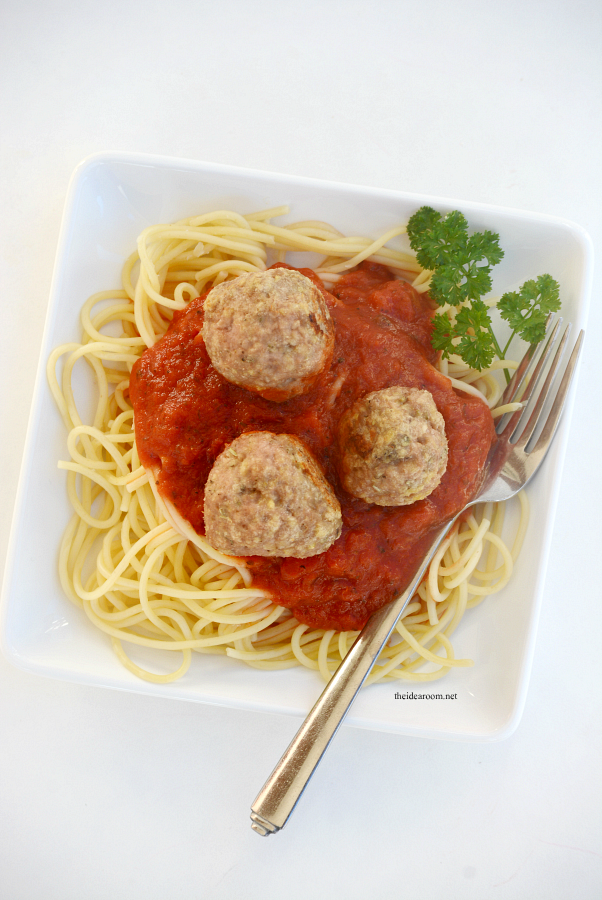 These Slow Cooker Meatballs are so easy to make and are the perfect appetizer dipped in marinara or alfredo sauce. Also great on top of your favorite pasta.