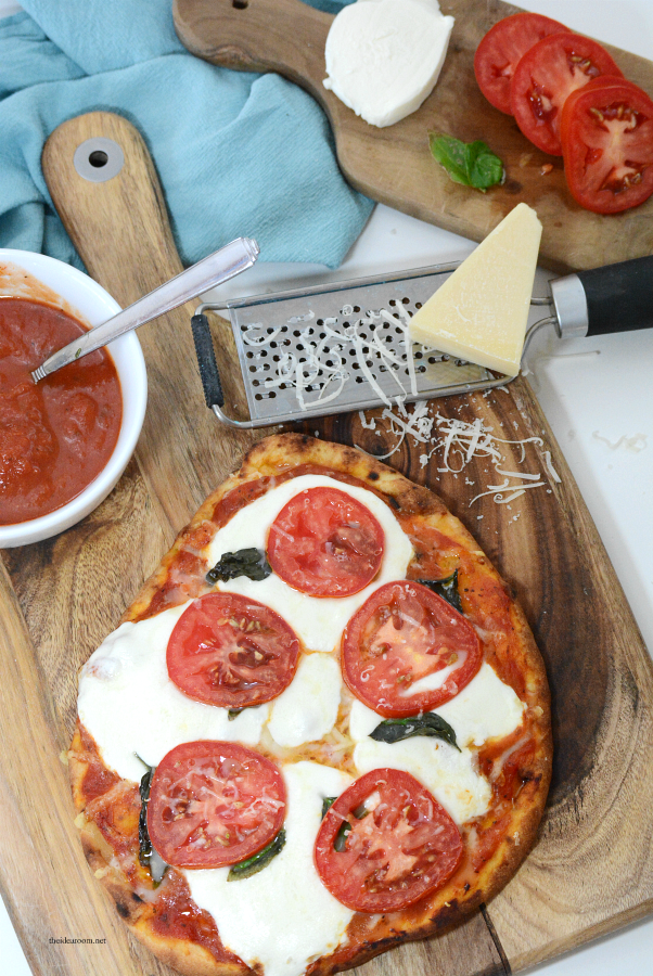 Recipes | This Margherita Pizza Recipe is delicious and makes an easy dinner for those busy weeknights. Print out our printable recipe and make it tonight!