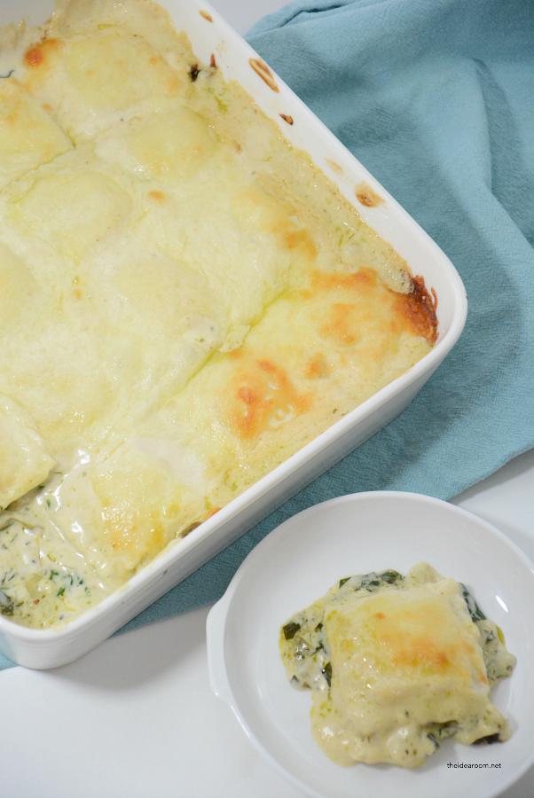 Recipes | Looking for an easy weeknight recipe? This Artichoke Spinach Baked Ravioli Recipe is an easy meal you can make in 30 minutes. A family favorite recipe.