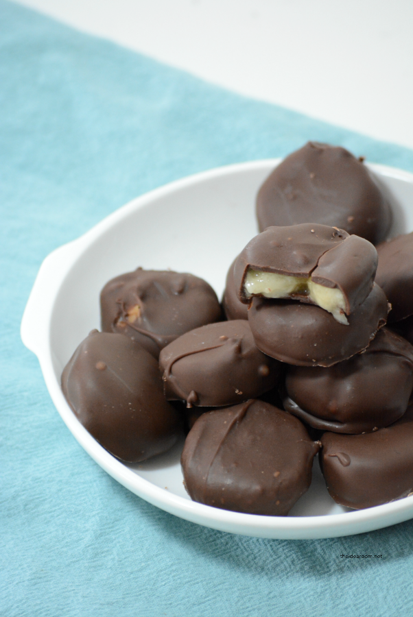 Snack Recipes | Looking for a delicious and healthier snack idea? Make these Chocolate Covered Frozen Bananas. Chocolate Bananas are the perfect bite size snack!