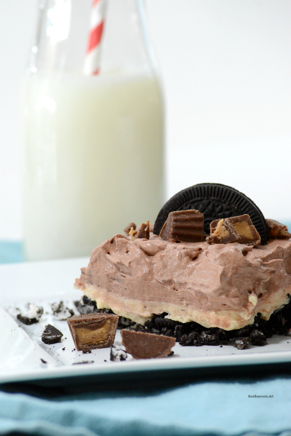 Desserts | This Peanut Butter Chocolate No-Bake Dessert is so good! It is a Peanut Butter and Chocolate Lovers dream.
