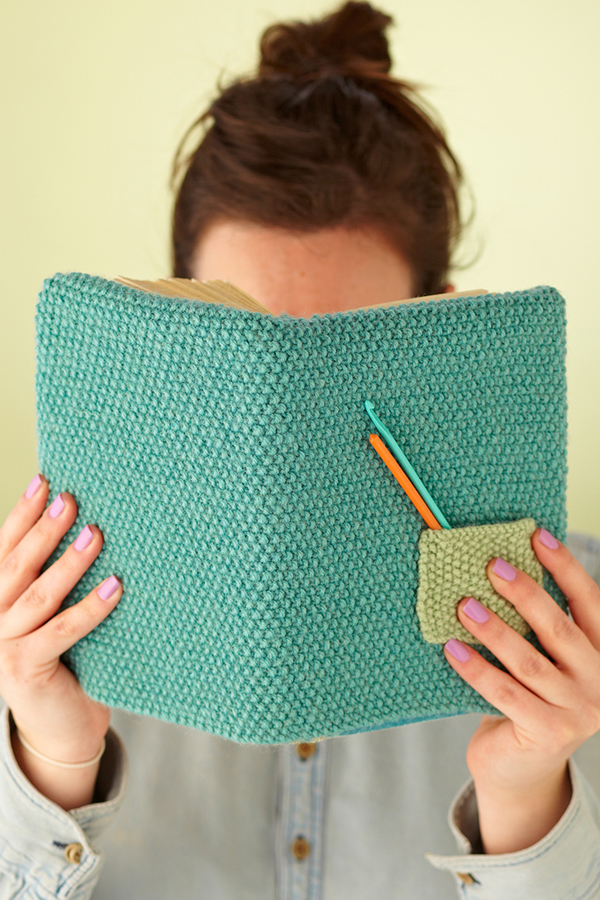 Mollie-Makes-knitted-book-cover-pattern-Free-knitting-patterns