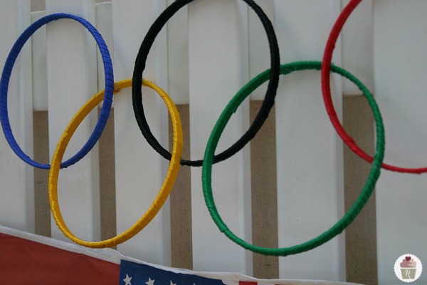 How-to-make-Olympic-Rings-Decoration