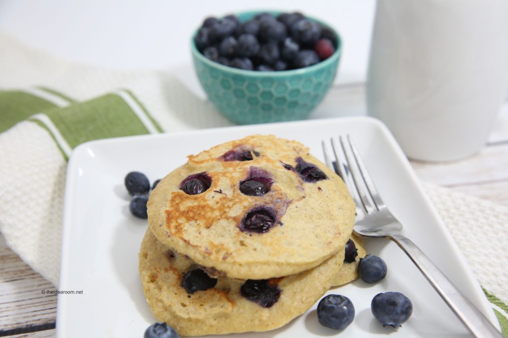 blueberry-oatmeal-yogurt-pancakes-theidearoom-5