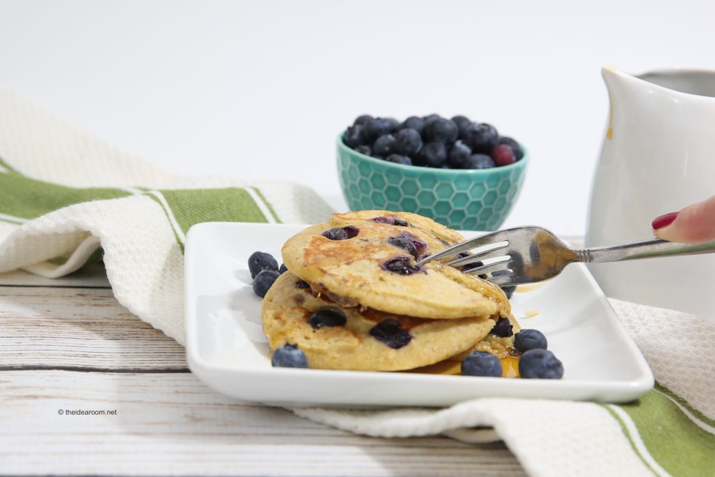blueberry-oatmeal-yogurt-pancakes-theidearoom-9