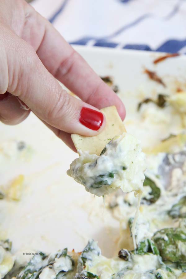 Party-Appetizer-Cheesy-Baked-Spinach-Artichoke-Dip-Recipe-