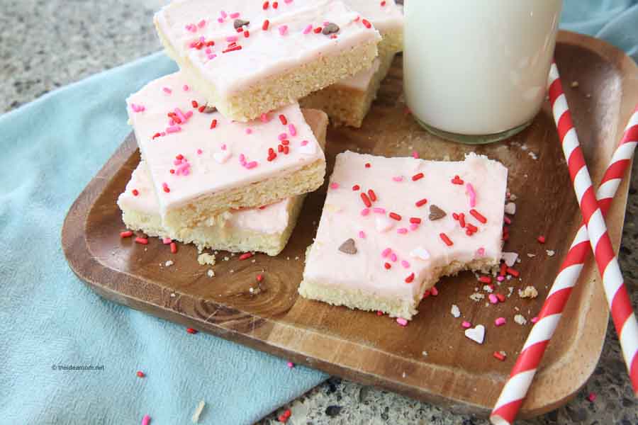 Valentines-Day-Best-Sugar-Cookie-Bars-Recipe-with-Buttercream-Frosting-Dessert