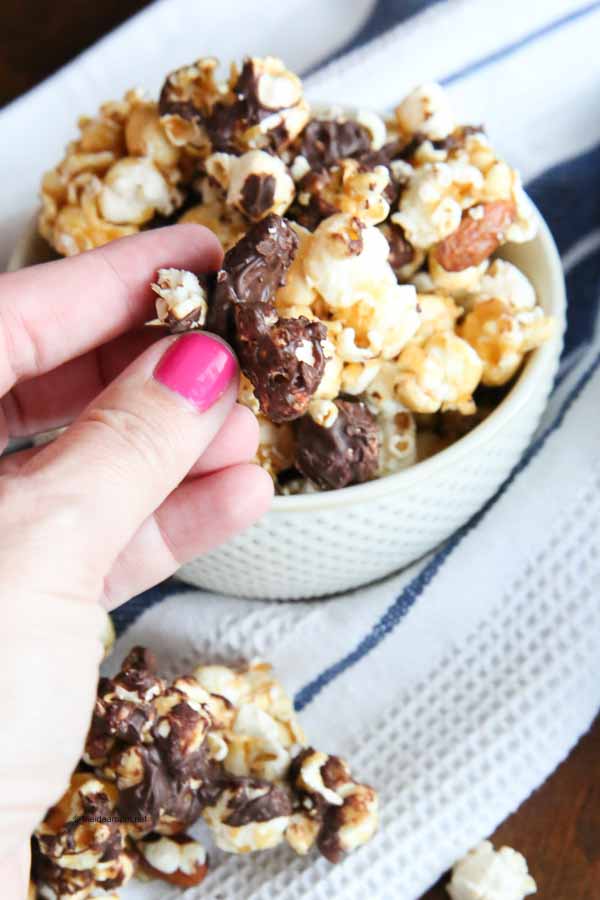 Easy-Moose-Munch-Caramel-Chocolate-Pecan-Popcorn-Snack-Recipe